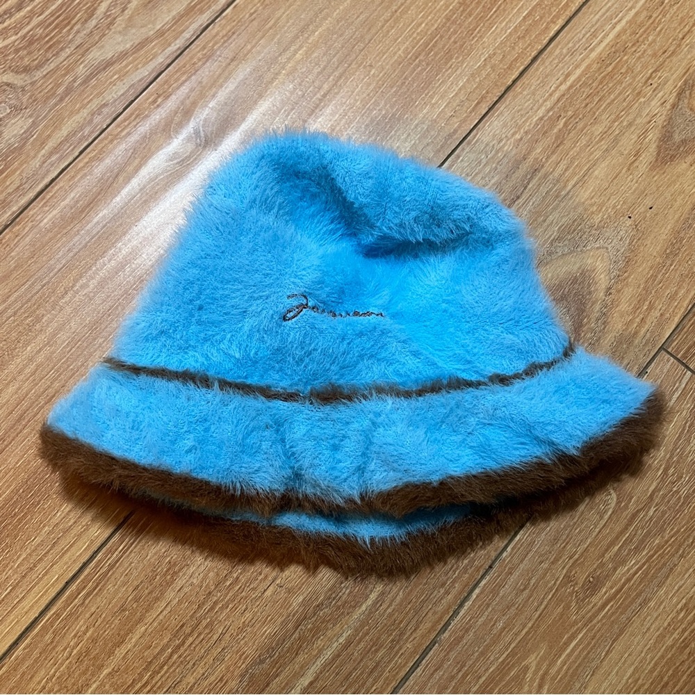 [Jacquemus] Blue Fuzzy Bucket Hat